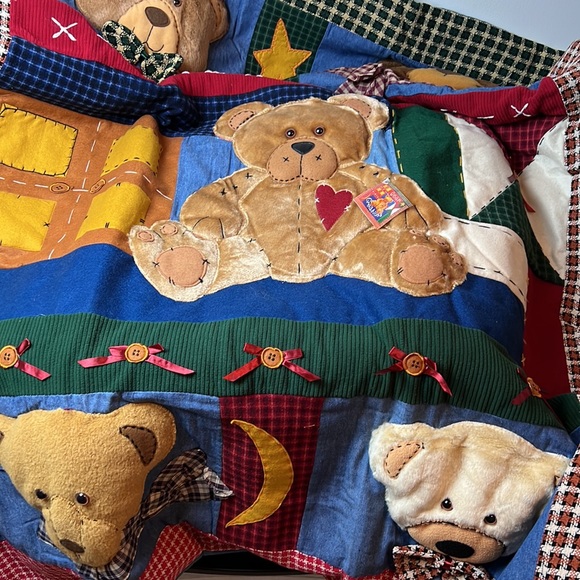 Brand new Patchwork Teddy Bear Quilt and Pillow for Baby Toddler or Child’s Room - Picture 6 of 9
